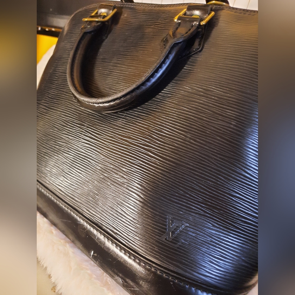 Louis Vuitton Vintage Epi Alma PM - Picture 10 of 16